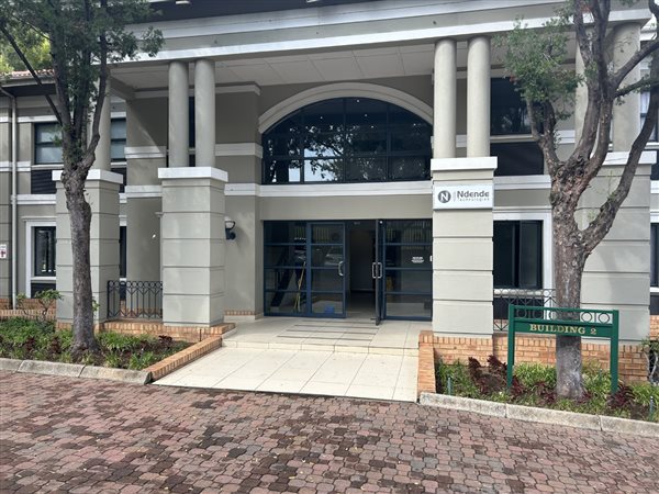 208  m² Commercial space in Woodmead