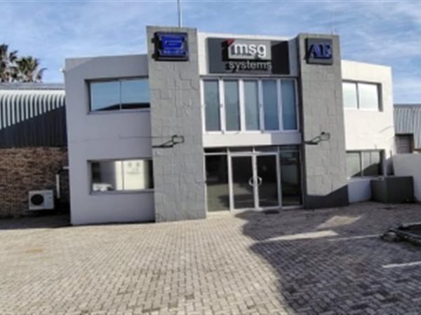 815  m² Commercial space