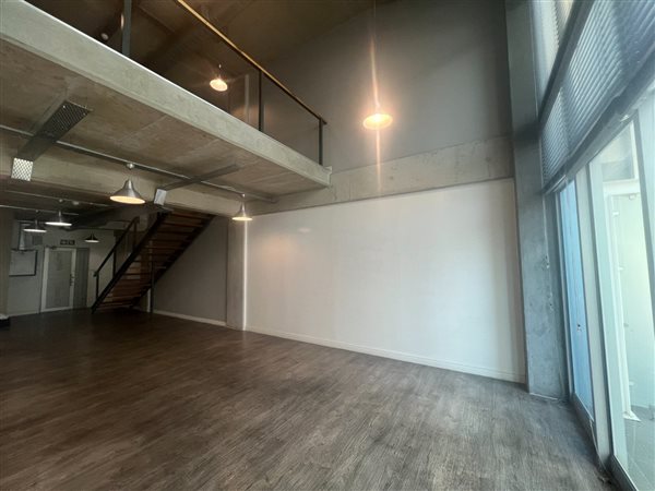 132  m² Commercial space