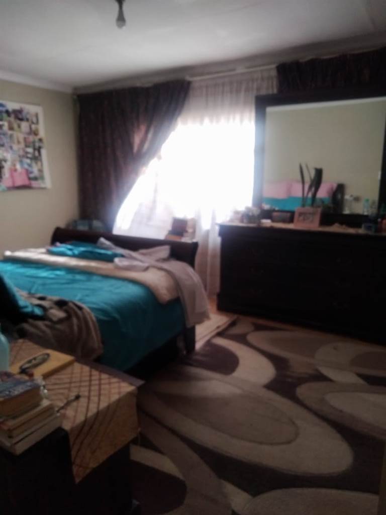3 Bed House in Kagiso photo number 3