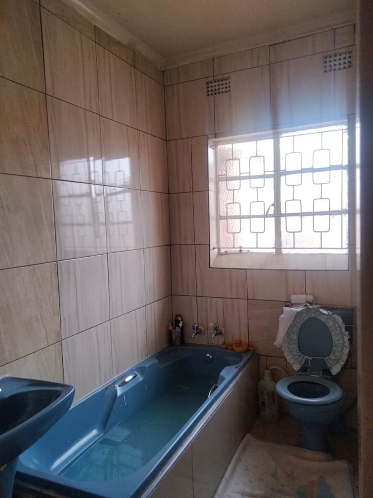 3 Bed House in Kagiso photo number 12