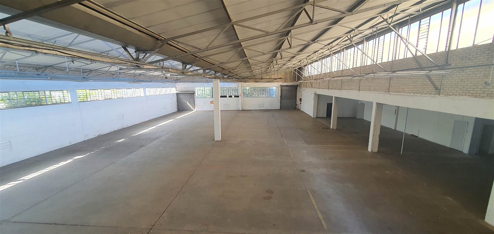 1972  m² Industrial space in Benrose photo number 14