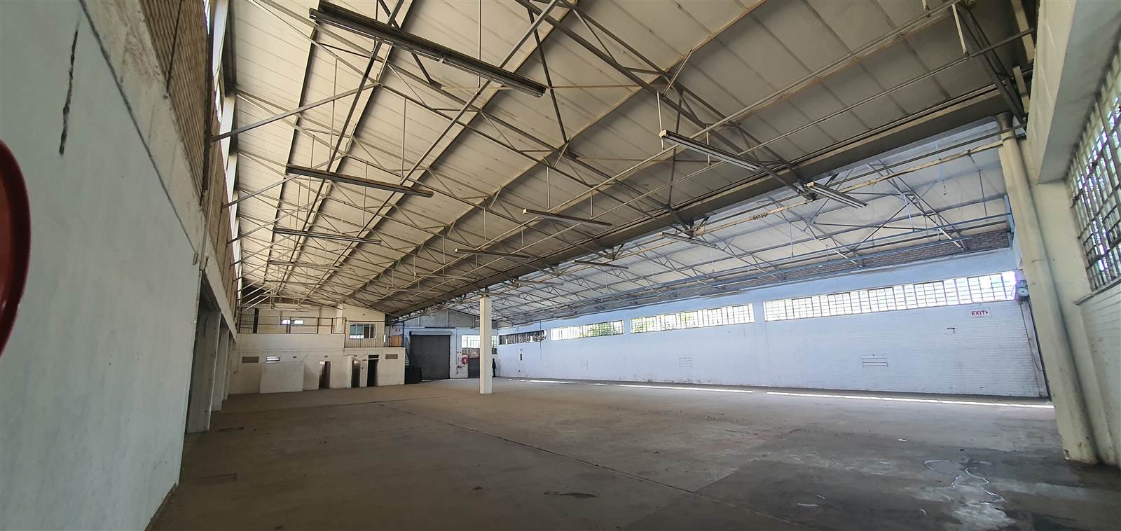 1972  m² Industrial space in Benrose photo number 2
