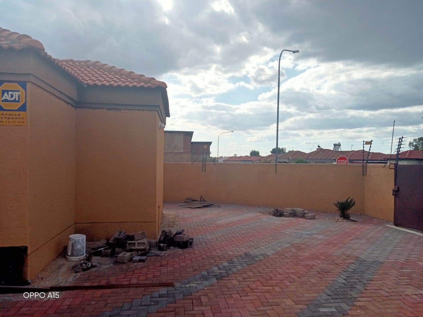 3 Bed House in Lesedi Park photo number 8