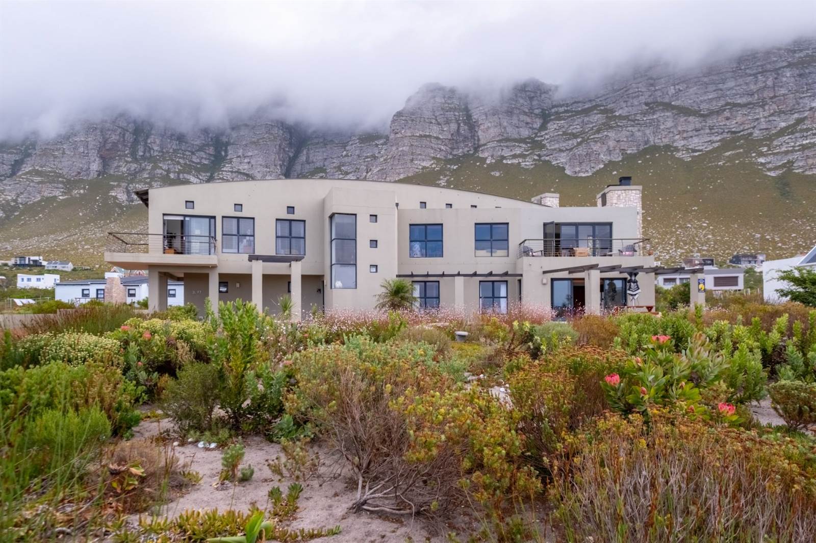 5 Bed House in Bettys Bay photo number 2