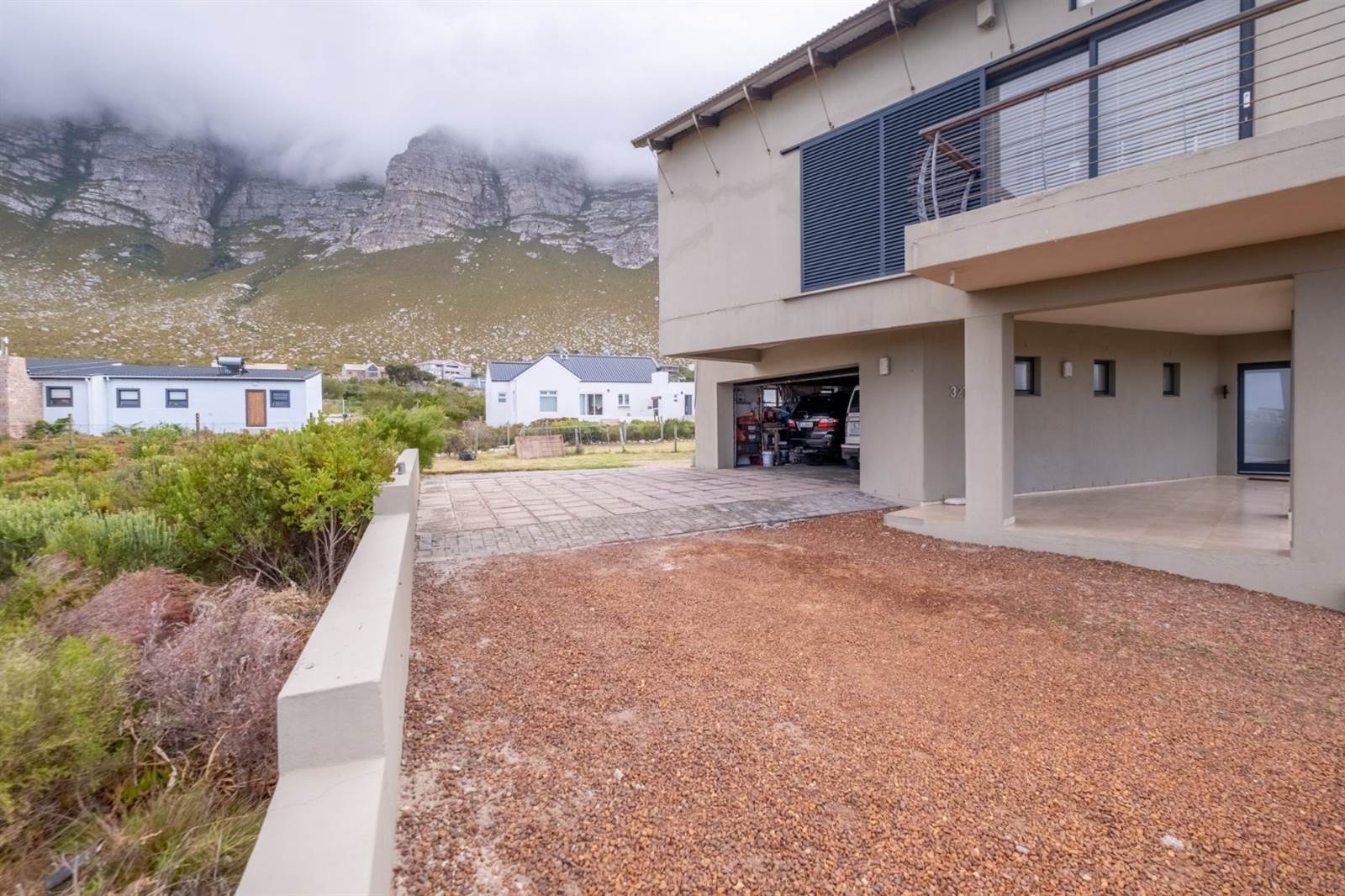 5 Bed House in Bettys Bay photo number 3