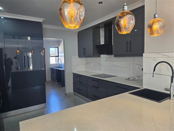 4 Bedroom Townhouse 4 Bedroom Townhouse
