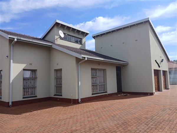 4 Bedroom House 4 Bedroom House