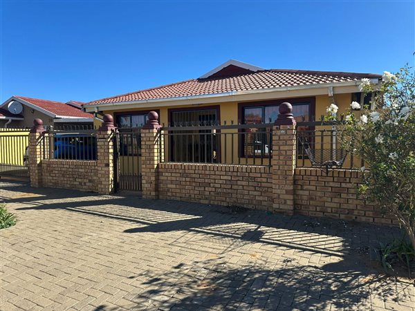 4 Bedroom House 4 Bedroom House