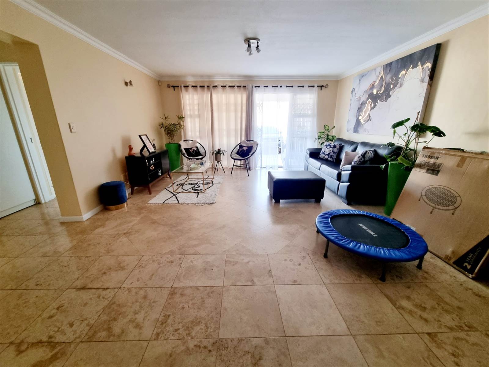 2 Bed Apartment in Edgemead photo number 4