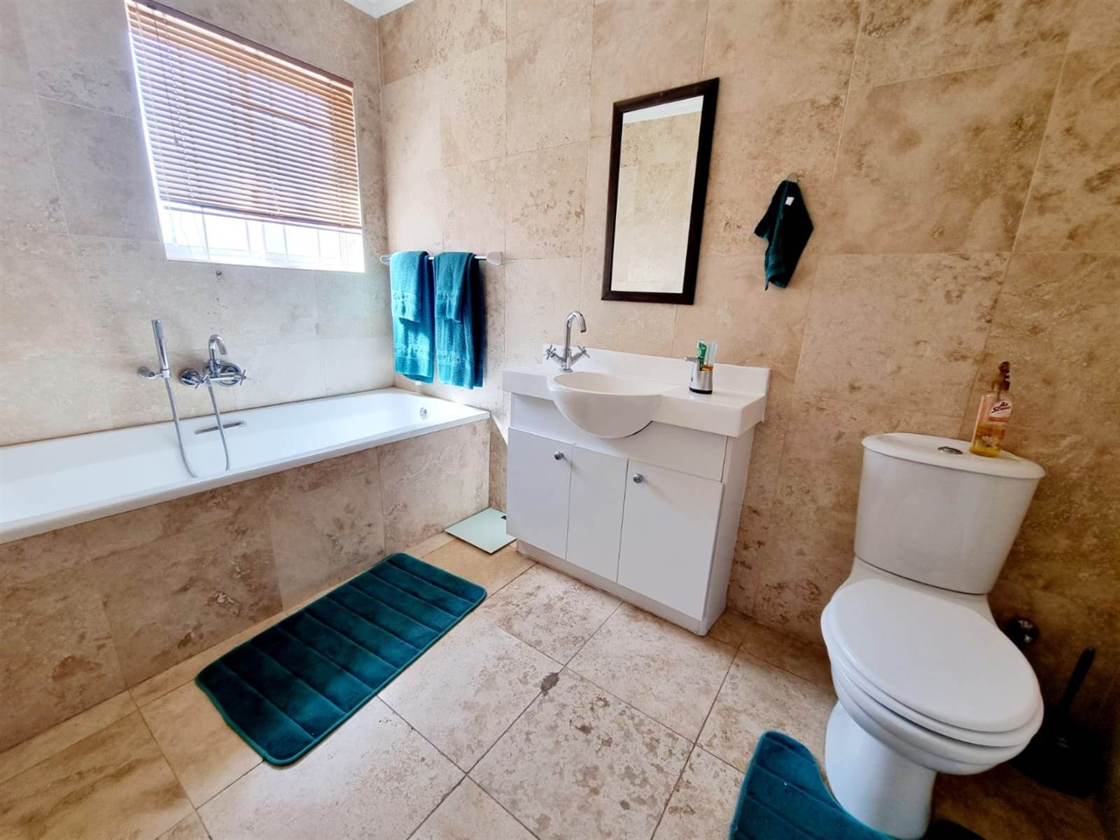 2 Bed Apartment in Edgemead photo number 8