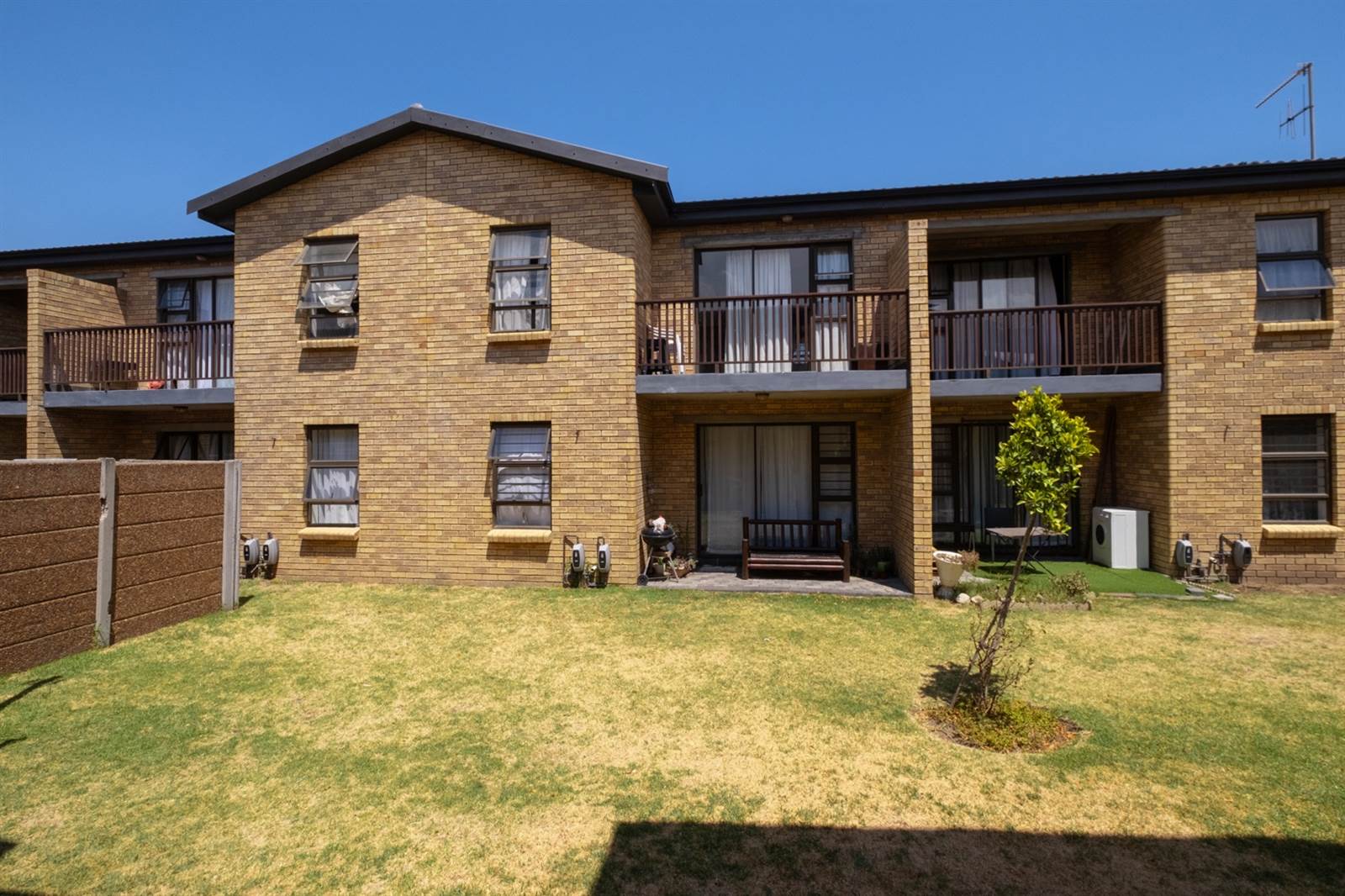 2 Bed Apartment in Fairview Golf Estate photo number 1