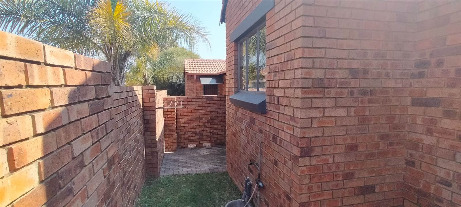 2 Bed Townhouse in Mooikloof Ridge photo number 24