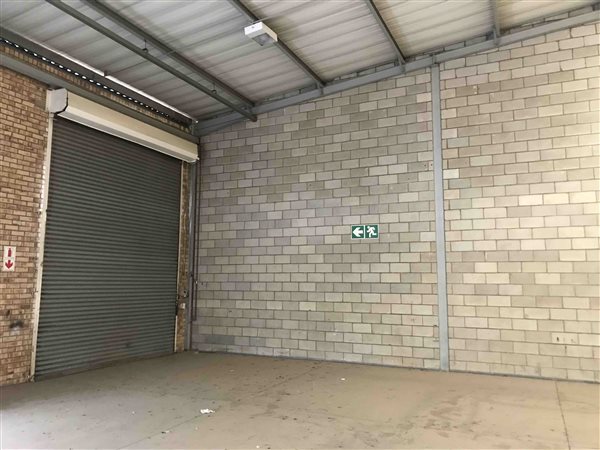 374  m² Industrial space