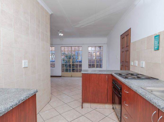 2 Bed Townhouse in Greenstone Hill photo number 10