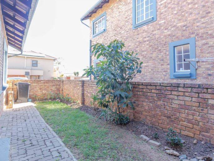 2 Bed Townhouse in Greenstone Hill photo number 20