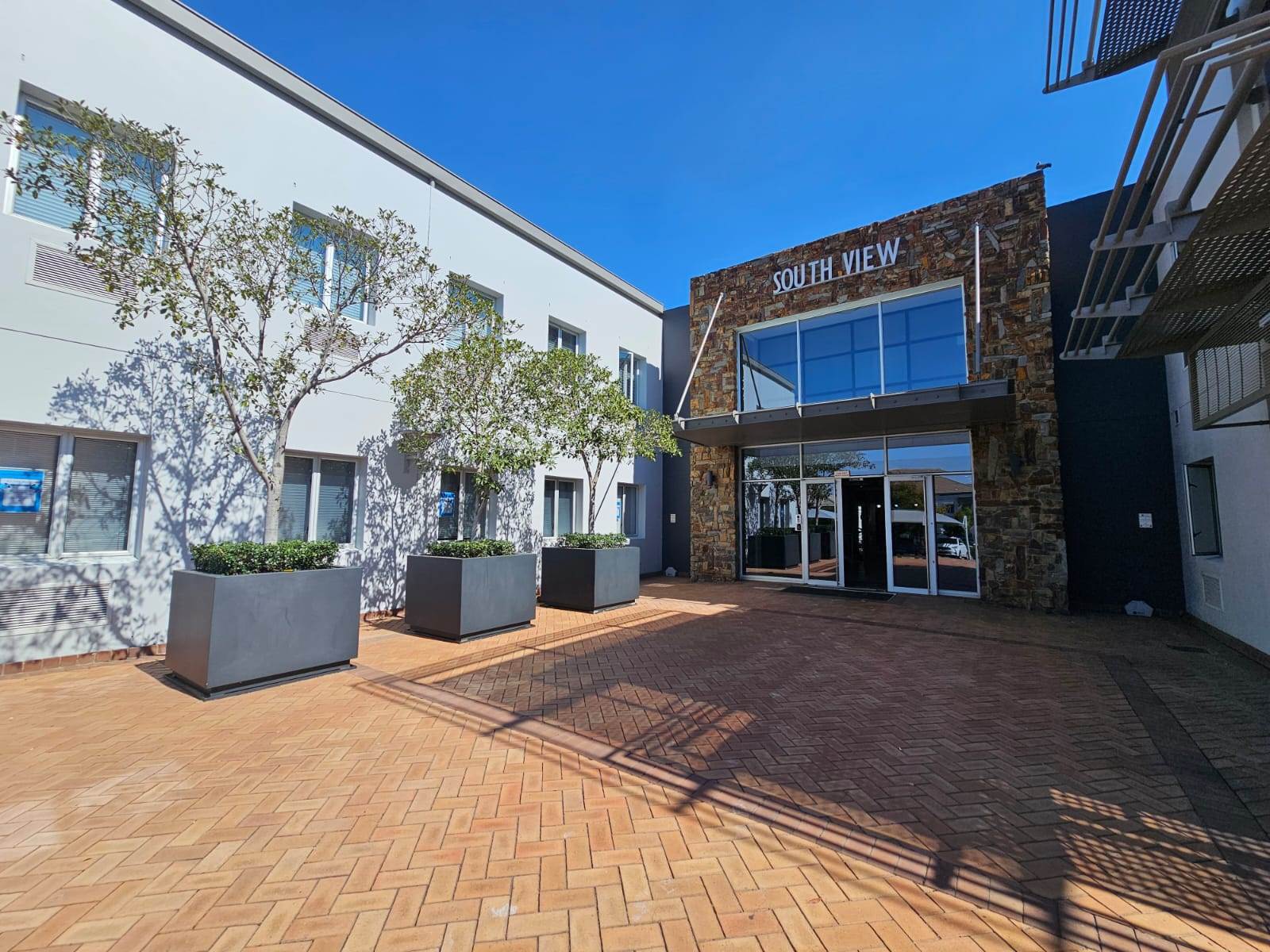 330  m² Commercial space in Bryanston photo number 1