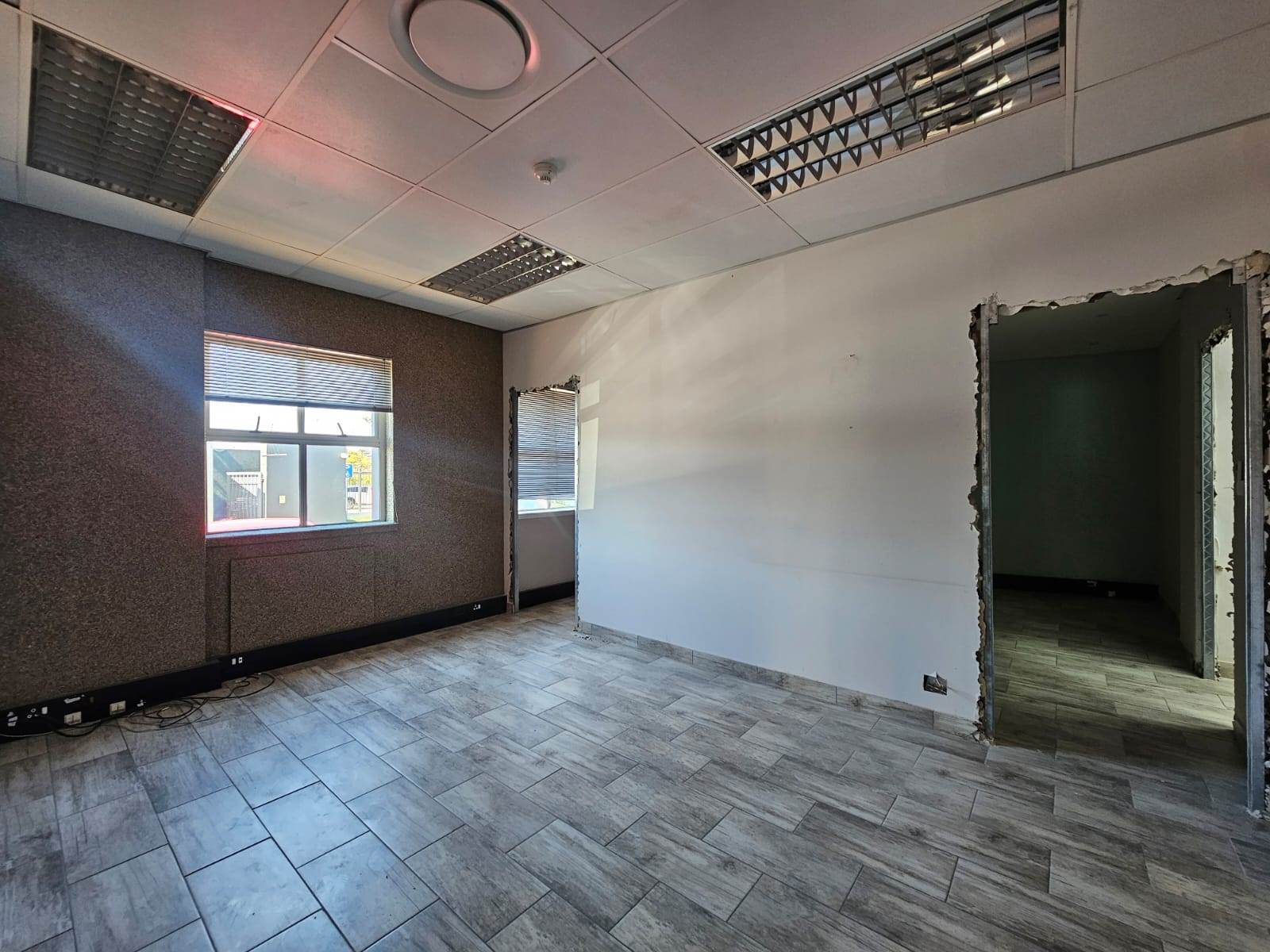 330  m² Commercial space in Bryanston photo number 7