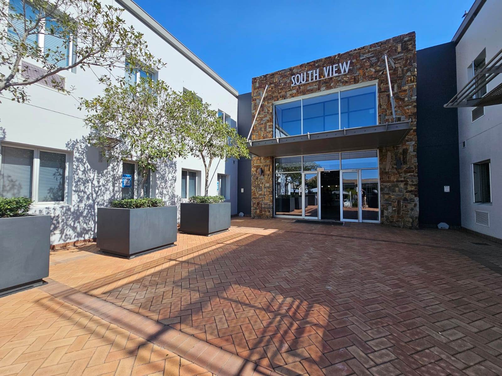 330  m² Commercial space in Bryanston photo number 2