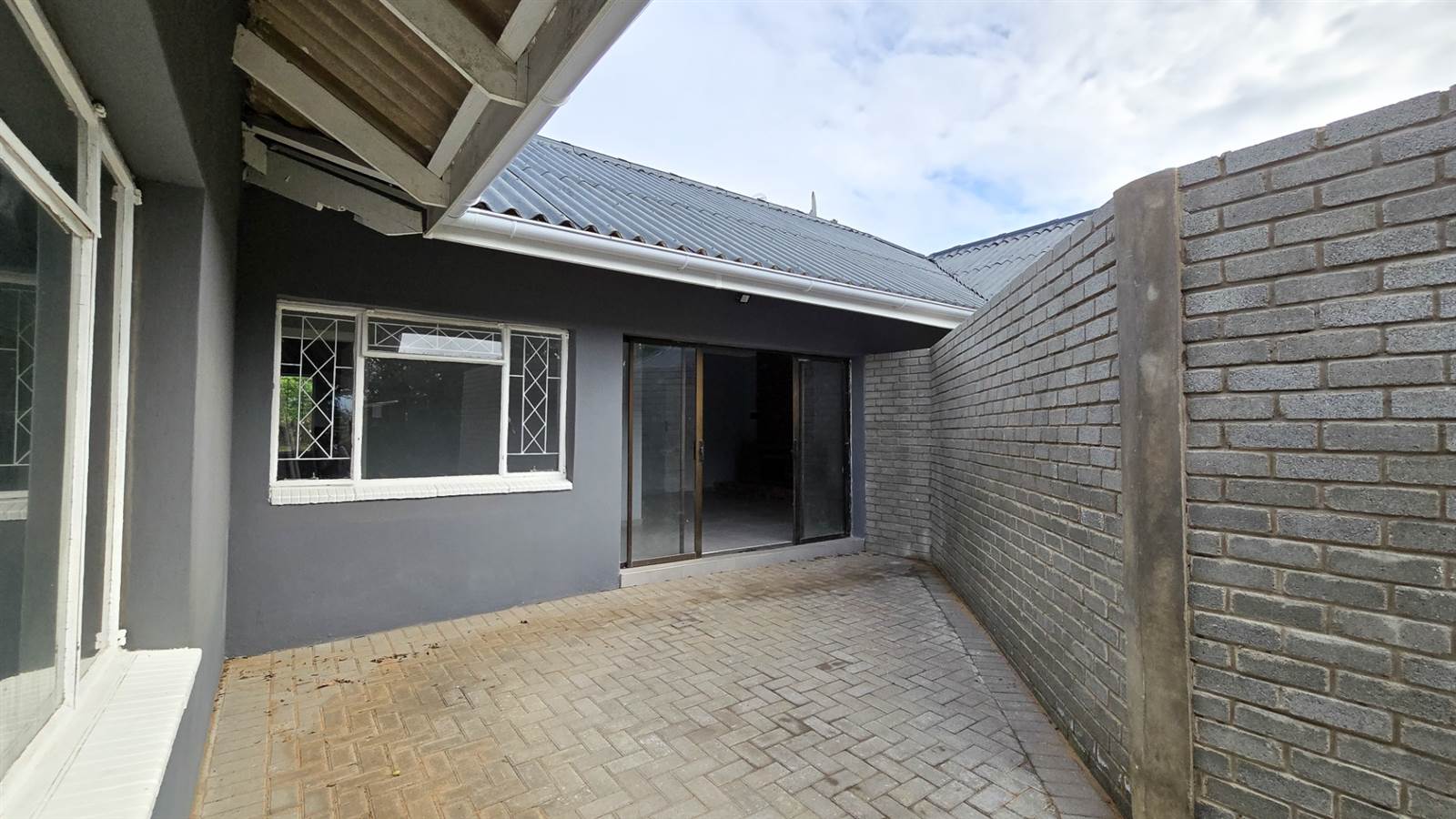 1 Bed Townhouse in Winterstrand photo number 1