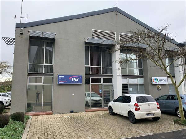 136  m² Commercial space