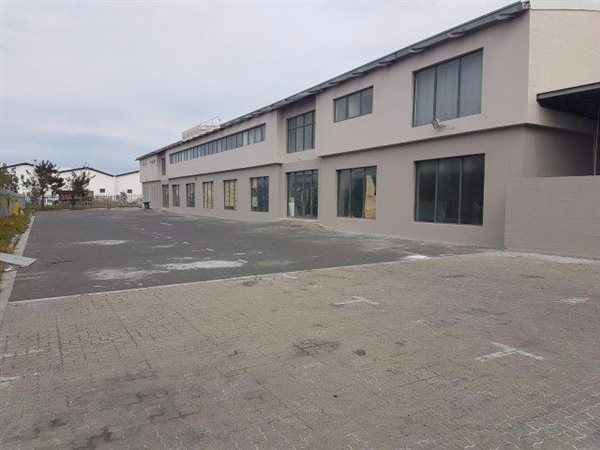 3 200  m² Industrial space