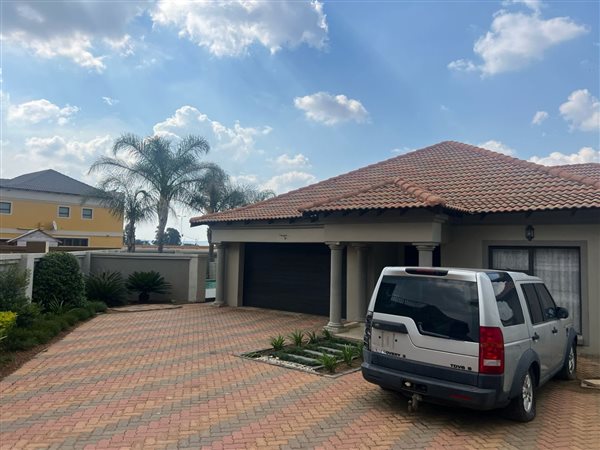 4 Bedroom House 4 Bedroom House