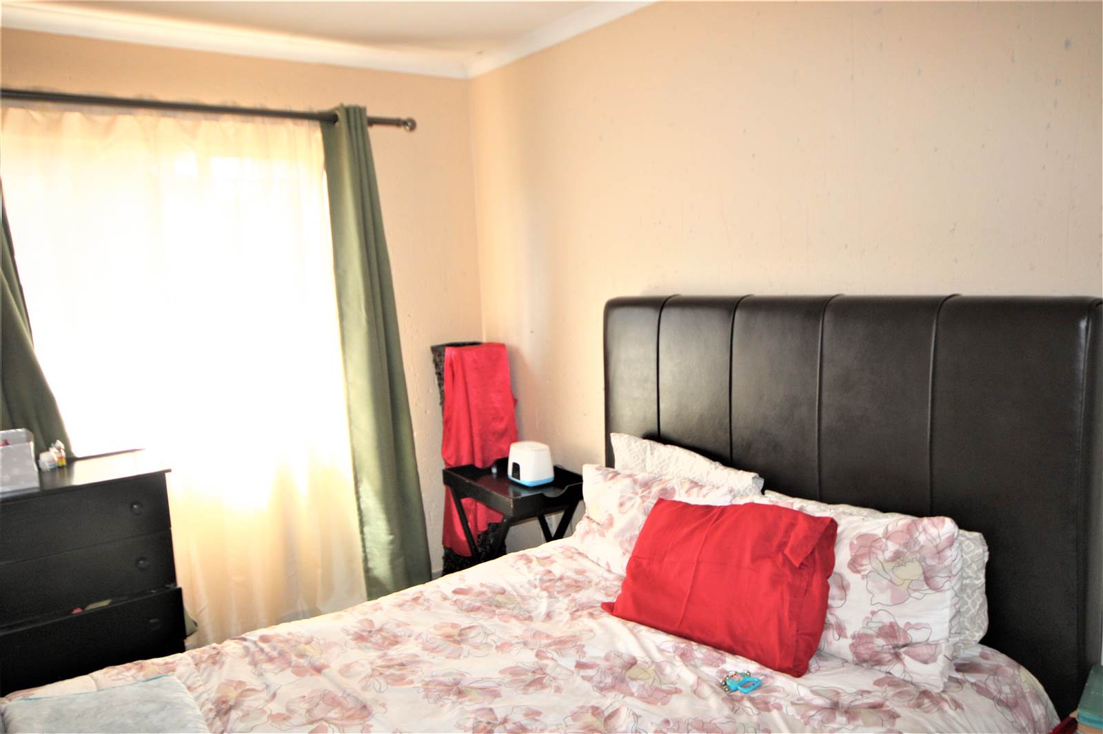 2 Bed Duplex in Greenstone Hill photo number 9