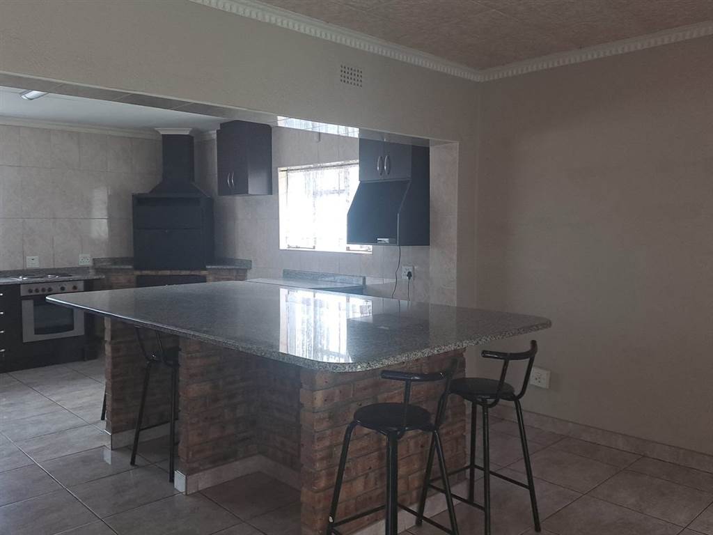 4 Bed House in Brakpan North photo number 5