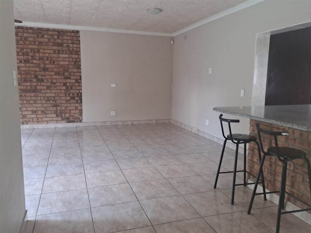 4 Bed House in Brakpan North photo number 8