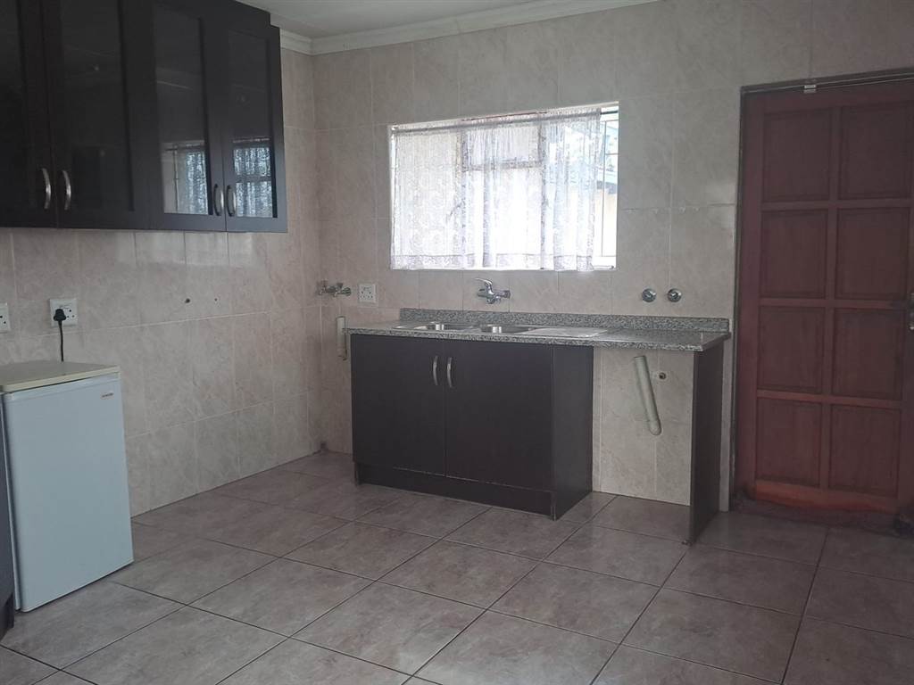 4 Bed House in Brakpan North photo number 6