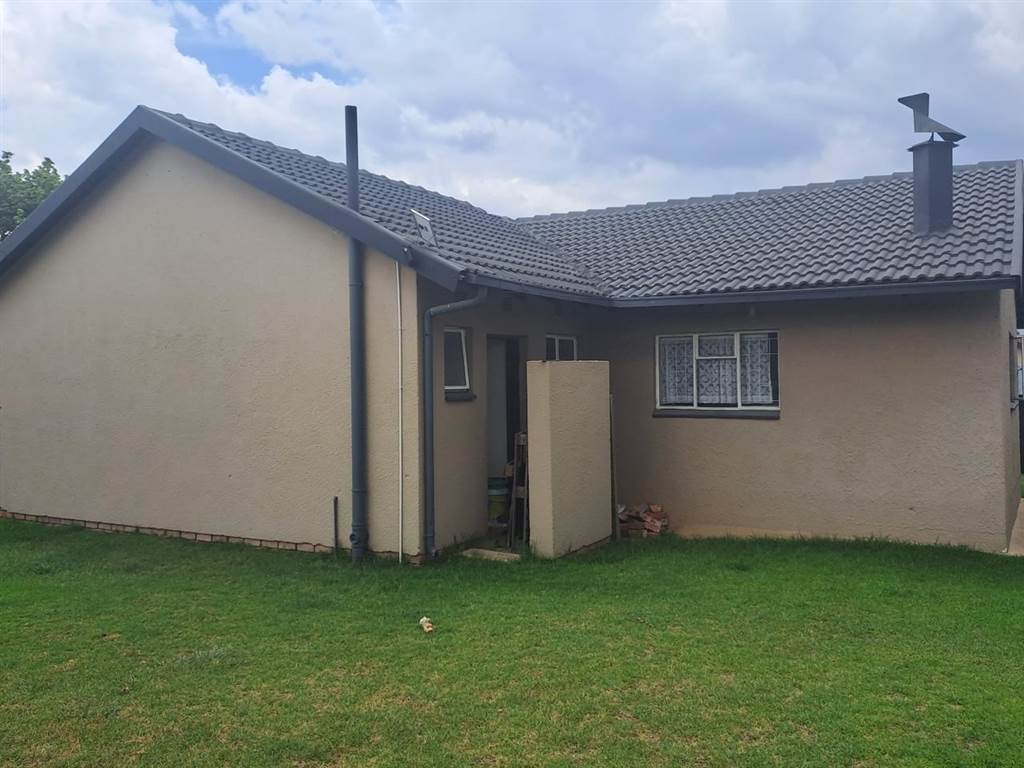 4 Bed House in Brakpan North photo number 17