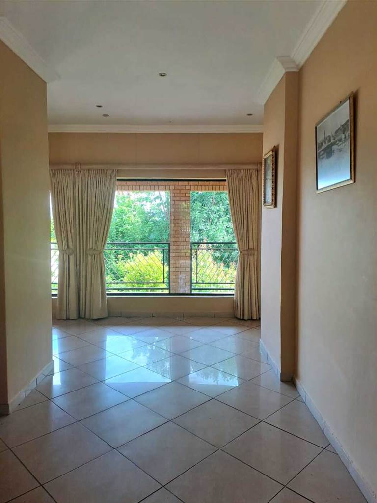 6 Bed House in Kokstad photo number 5