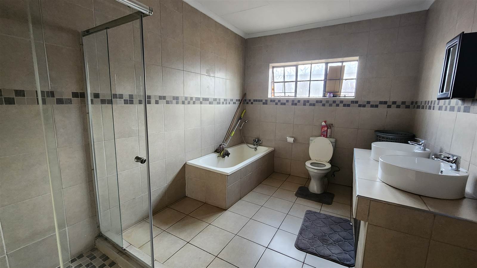 4 Bed House in Laudium photo number 8