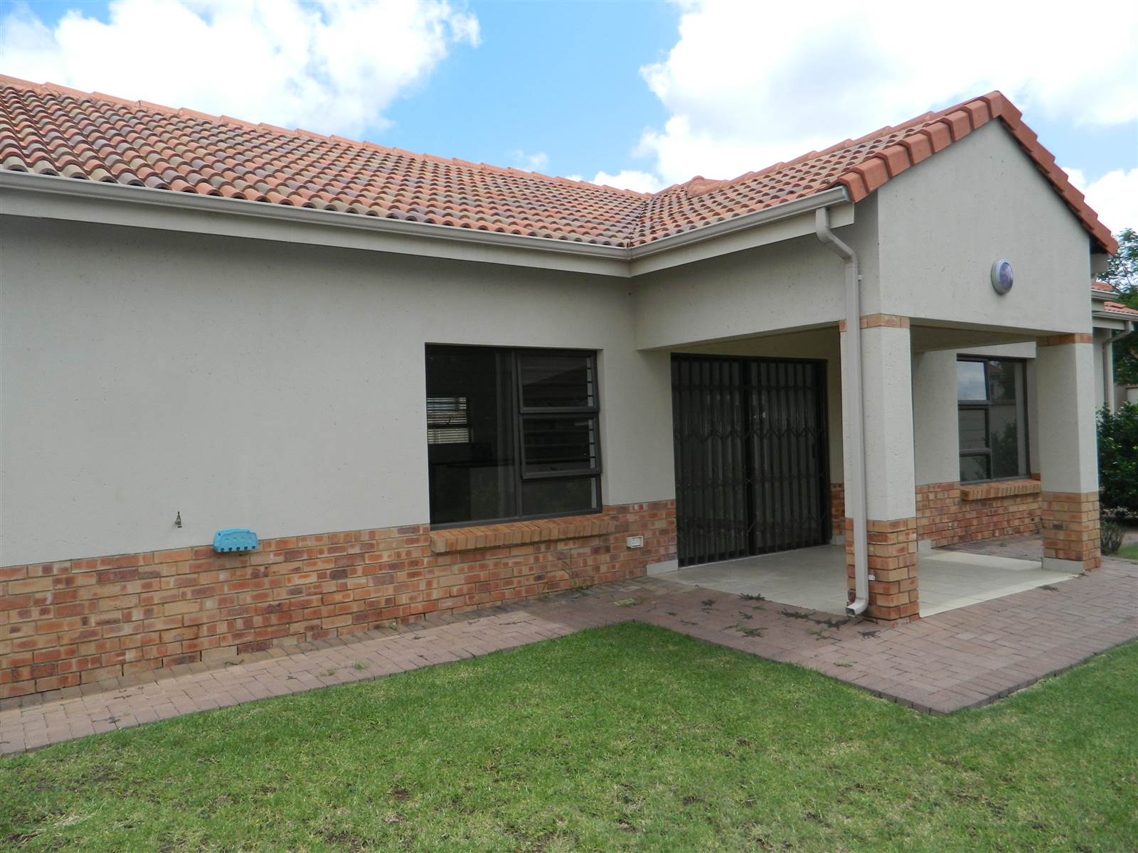 2 Bed House in Hazeldean (Silverlakes Surroundings) photo number 13