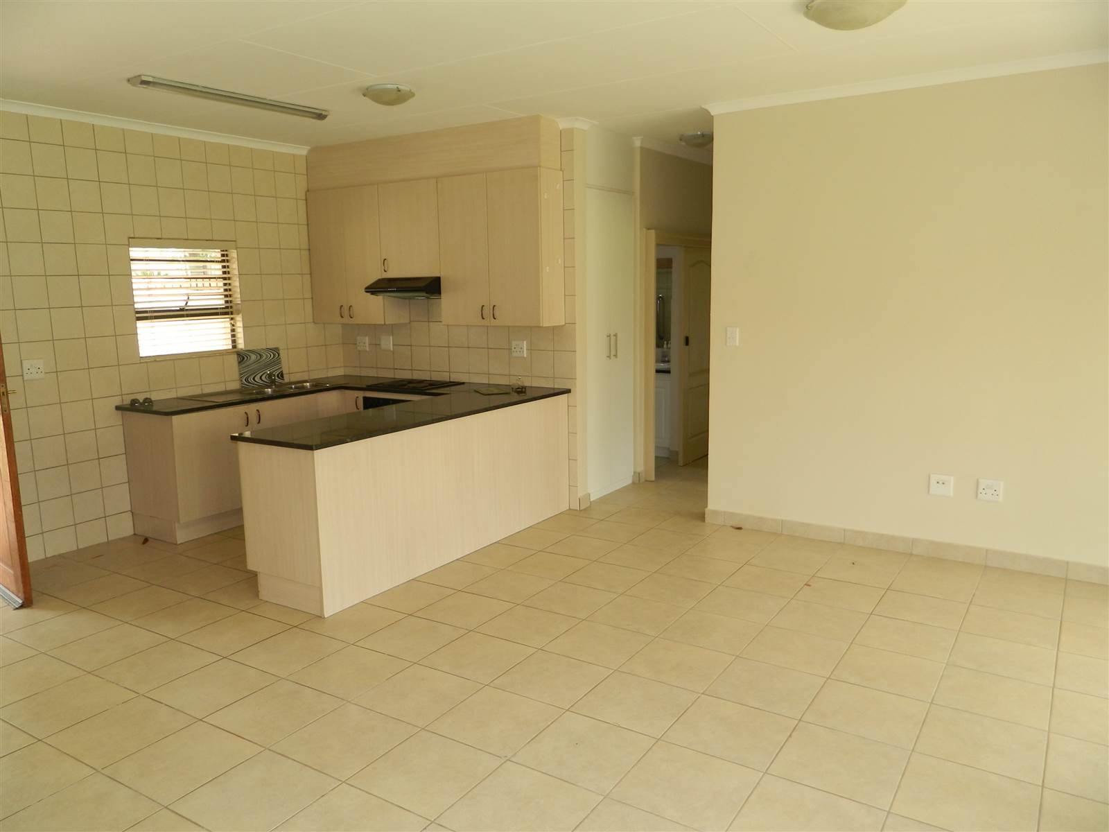 2 Bed House in Hazeldean (Silverlakes Surroundings) photo number 11