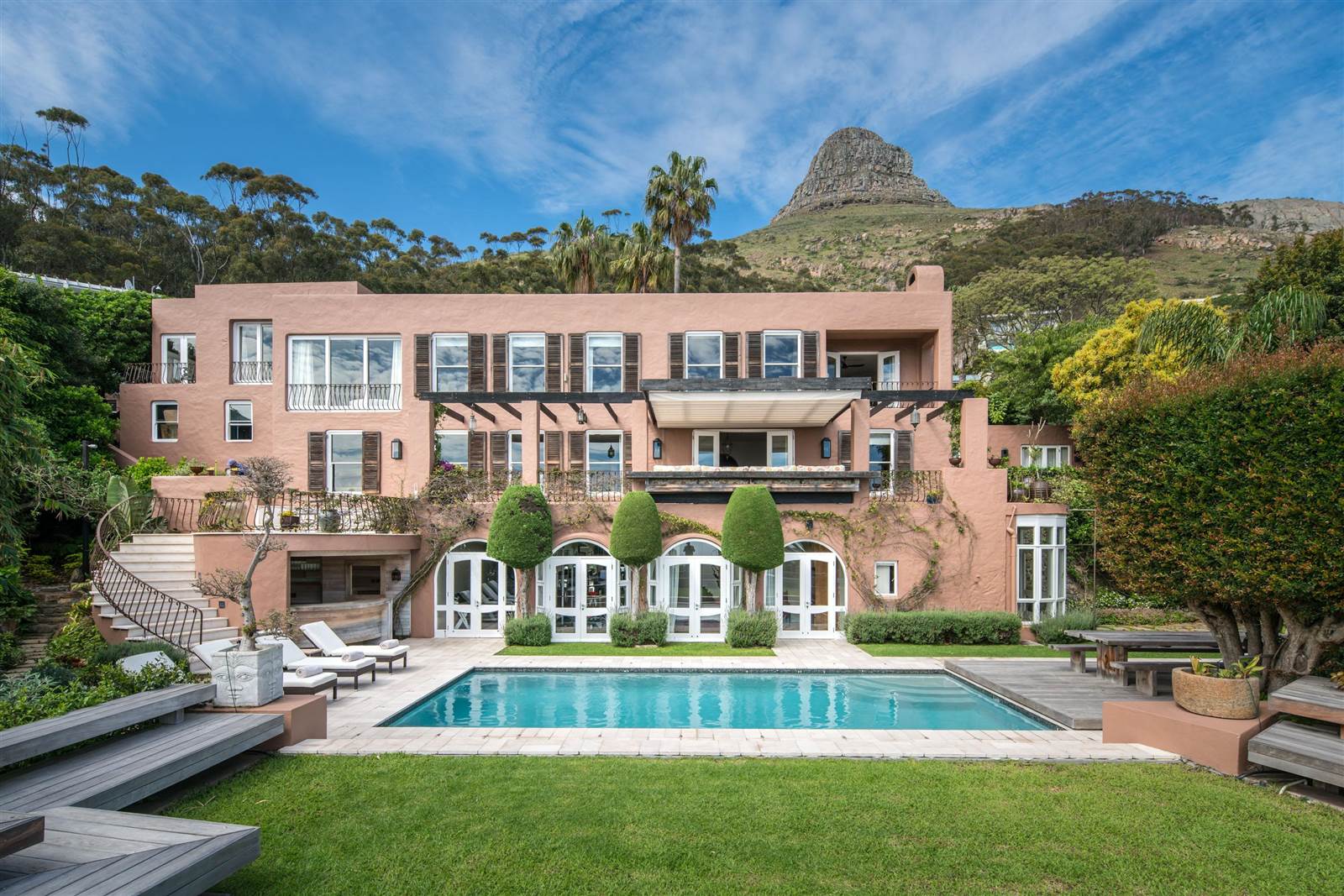 9 Bed House in Fresnaye photo number 1