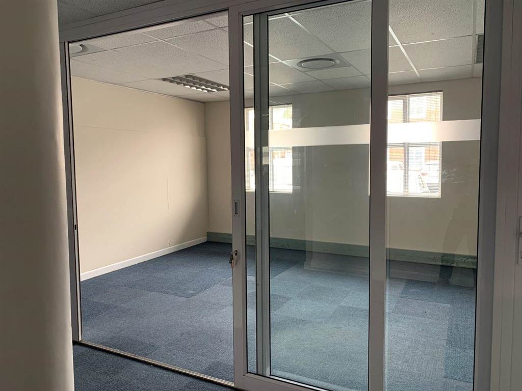 240  m² Commercial space in Walmer photo number 11
