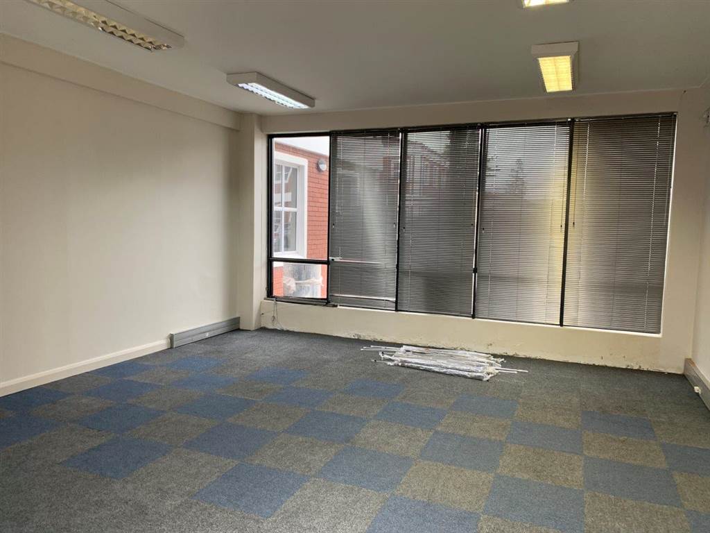 240  m² Commercial space in Walmer photo number 23