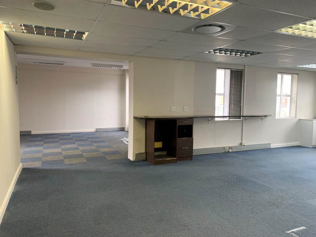 240  m² Commercial space in Walmer photo number 14