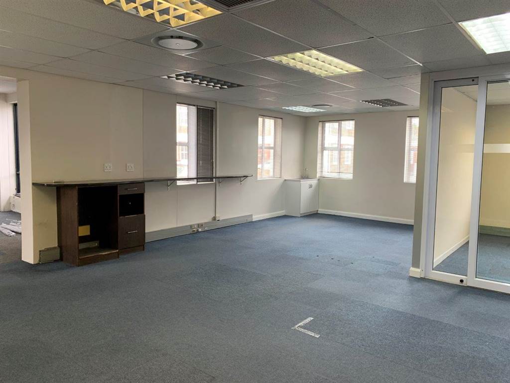 240  m² Commercial space in Walmer photo number 13