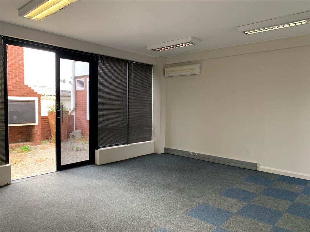 240  m² Commercial space in Walmer photo number 22