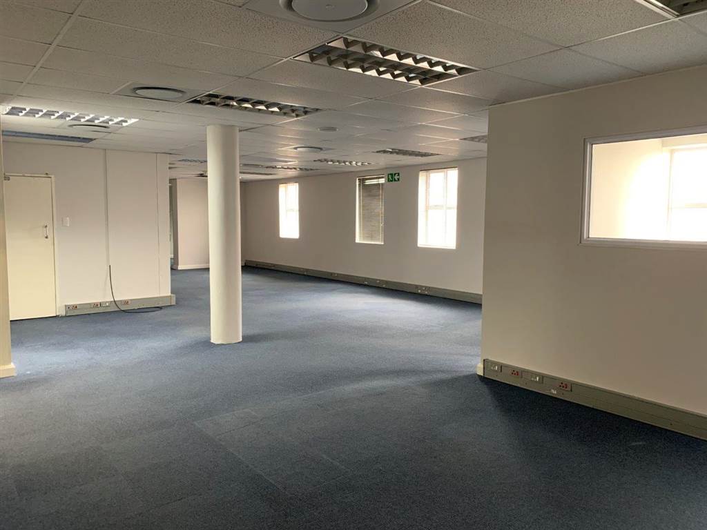 240  m² Commercial space in Walmer photo number 15