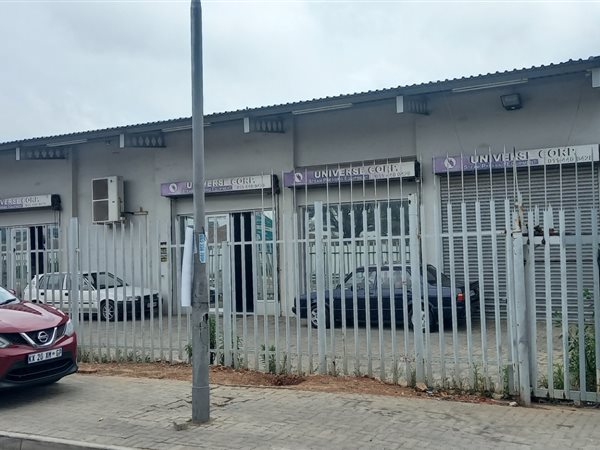 3718  m² Commercial space in Wynberg