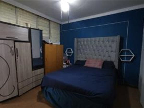 2 Bed Apartment in Weavind Park