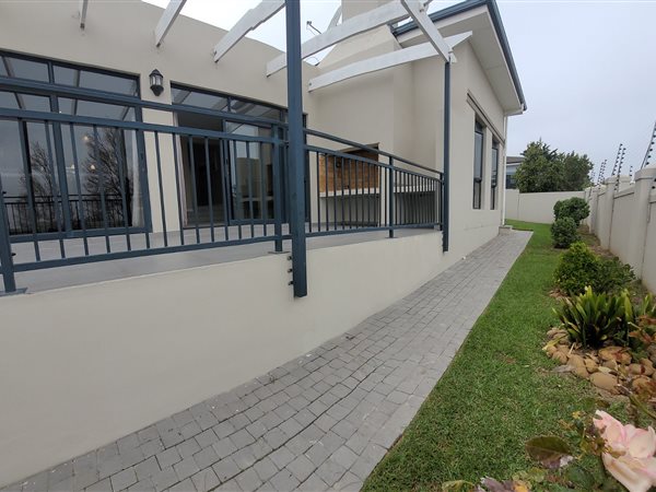 4 Bed House in Somerset West Central