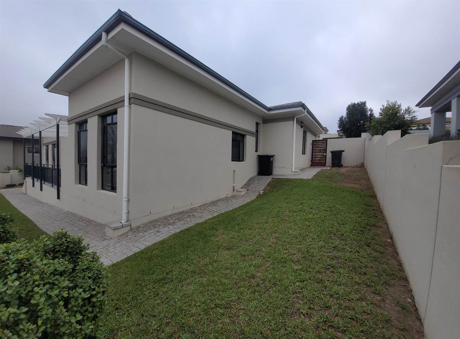 4 Bed House in Somerset West Central photo number 5