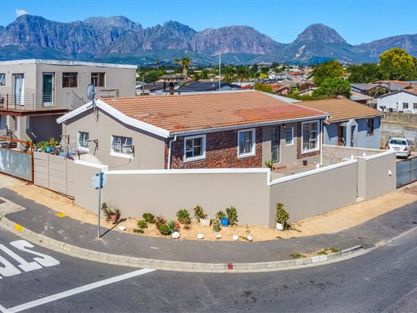 3 Bedroom House 3 Bedroom House
