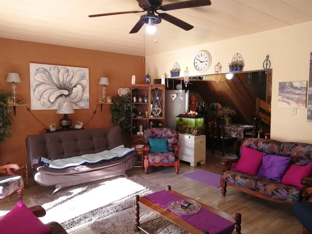 3 Bed Townhouse in Bloemfontein photo number 15
