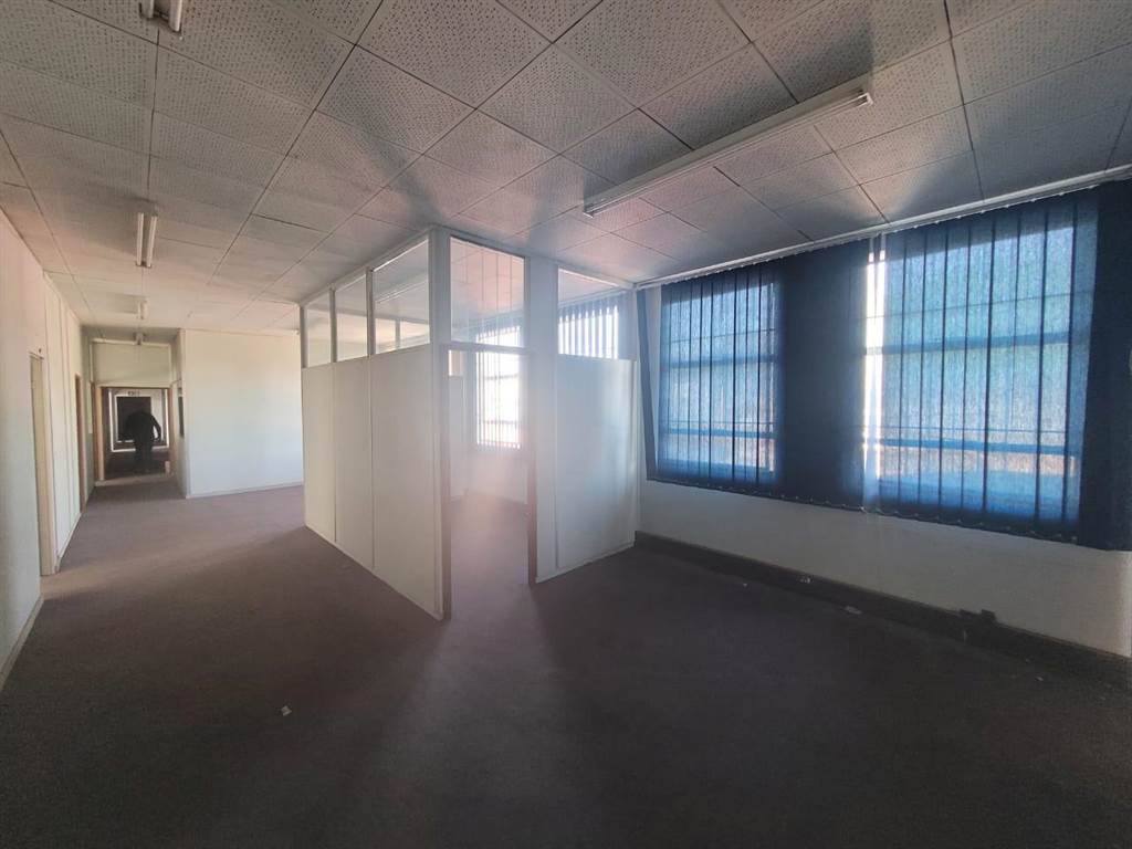 450  m² Commercial space in Spartan photo number 13